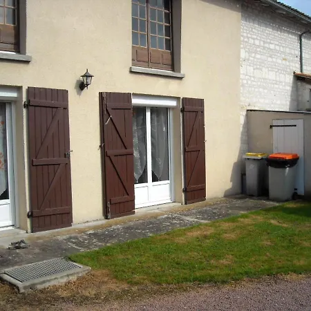 Hébergement de vacances Maison de 2 chambres a Bournand avec jardin amenage et WiFi *