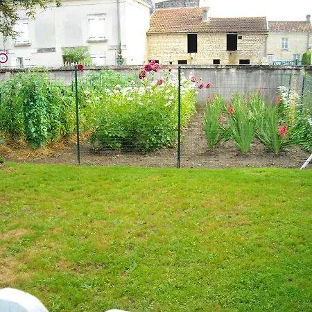 Maison de 2 chambres a Bournand avec jardin amenage et WiFi Hébergement de vacances *